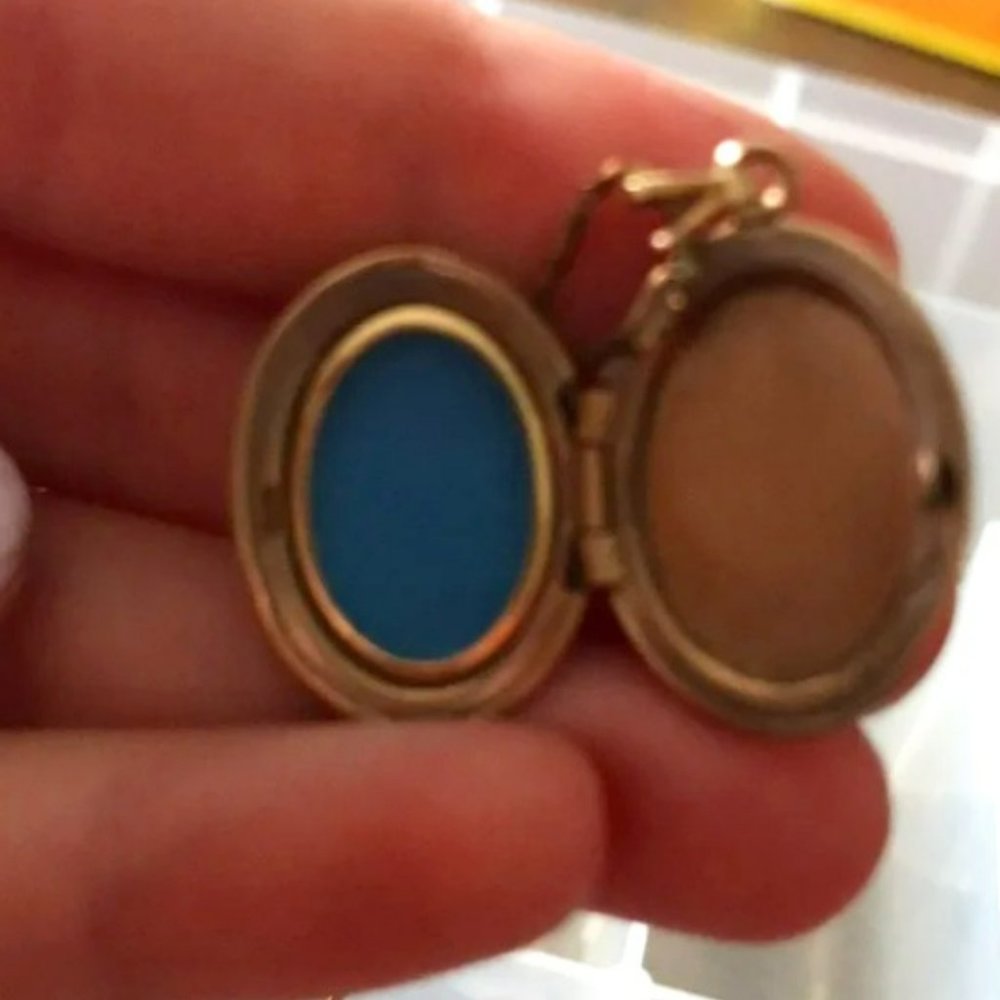 Vintage Locket Necklace Gold & Flower Design Womens Jewelry